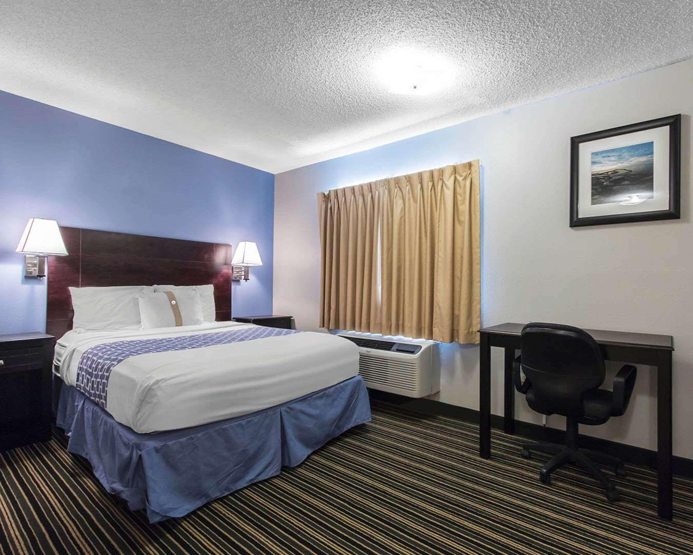 Suburban Extended Stay Hotel Naval Base Area Warrington Bagian luar foto