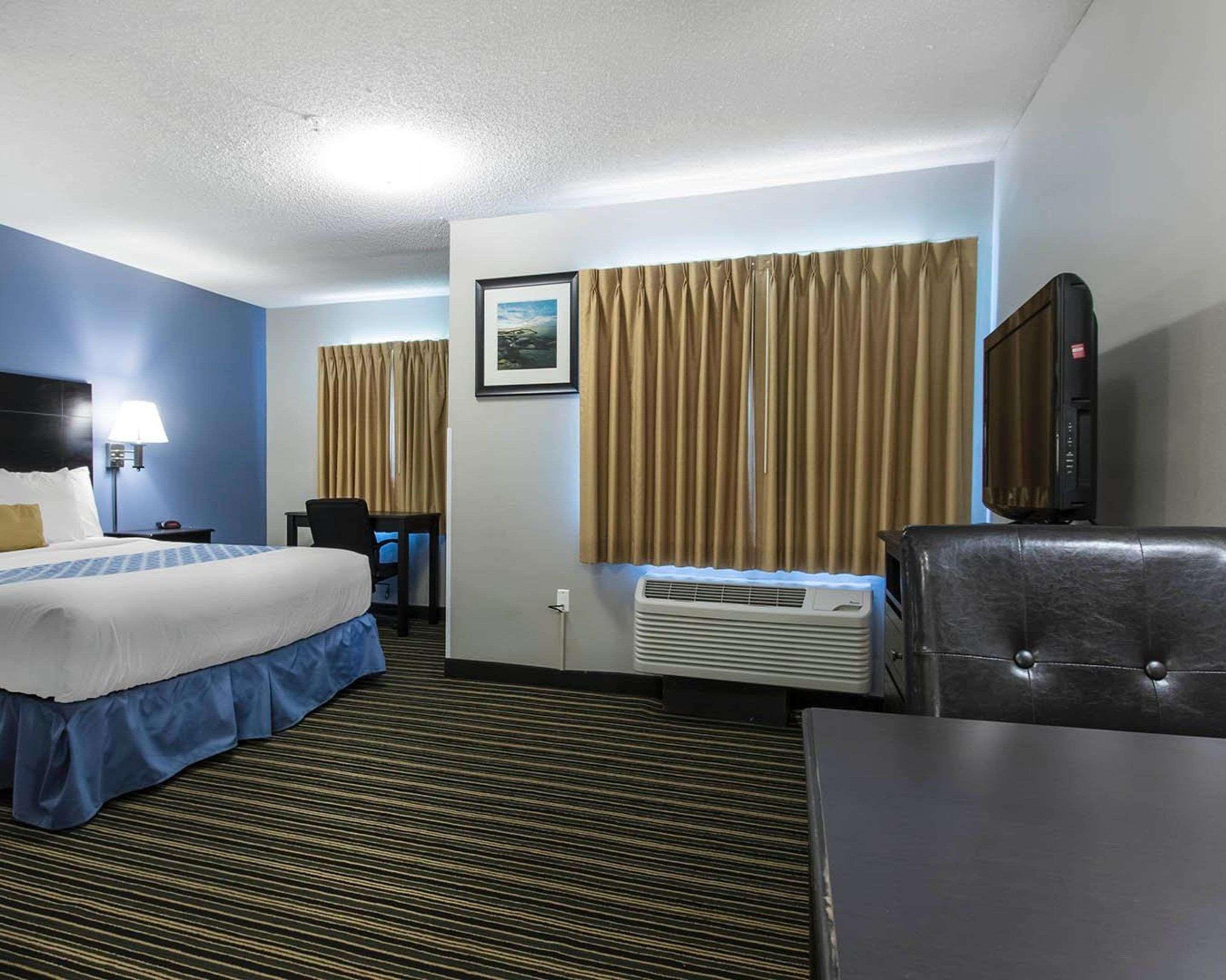 Suburban Extended Stay Hotel Naval Base Area Warrington Bagian luar foto