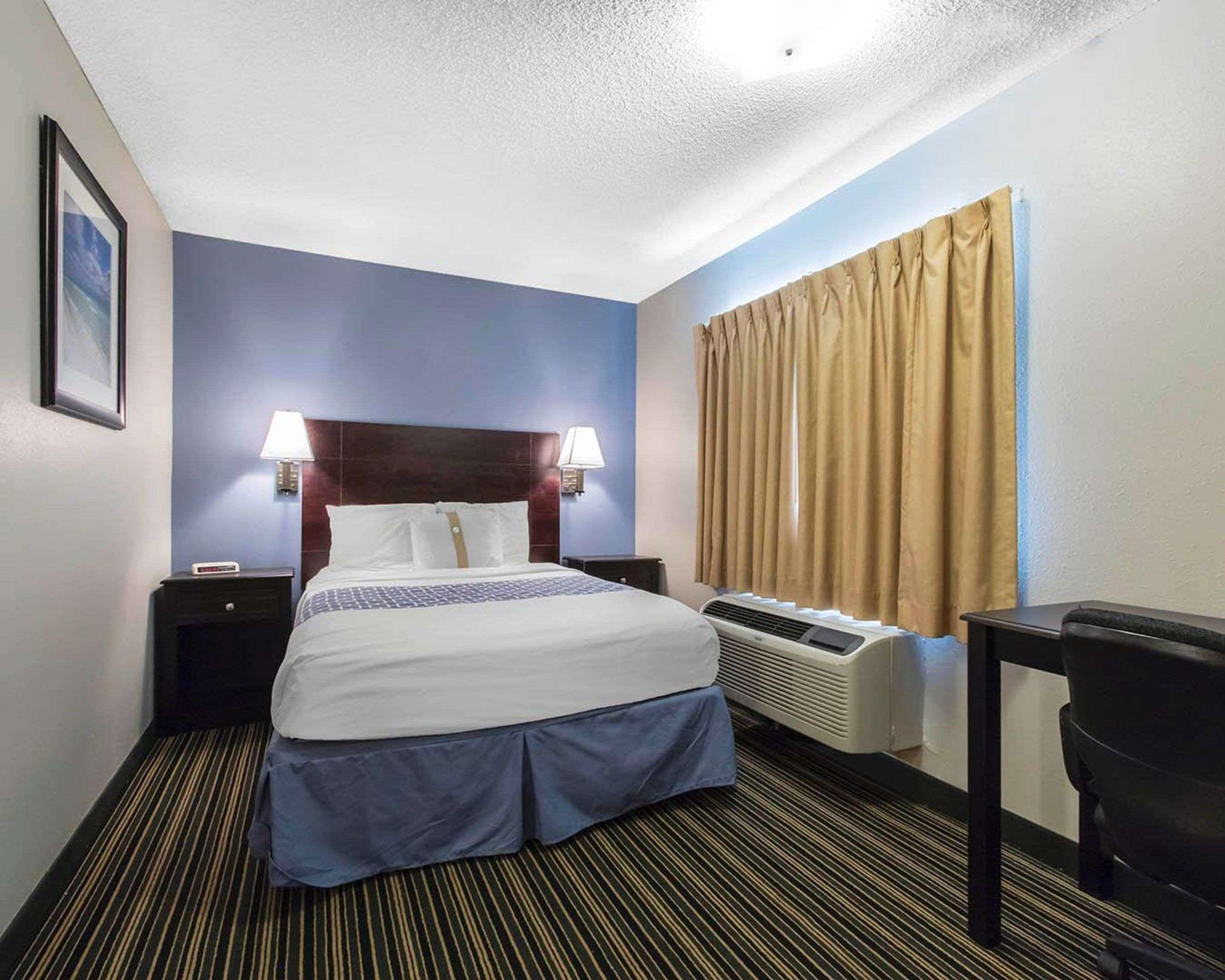 Suburban Extended Stay Hotel Naval Base Area Warrington Bagian luar foto