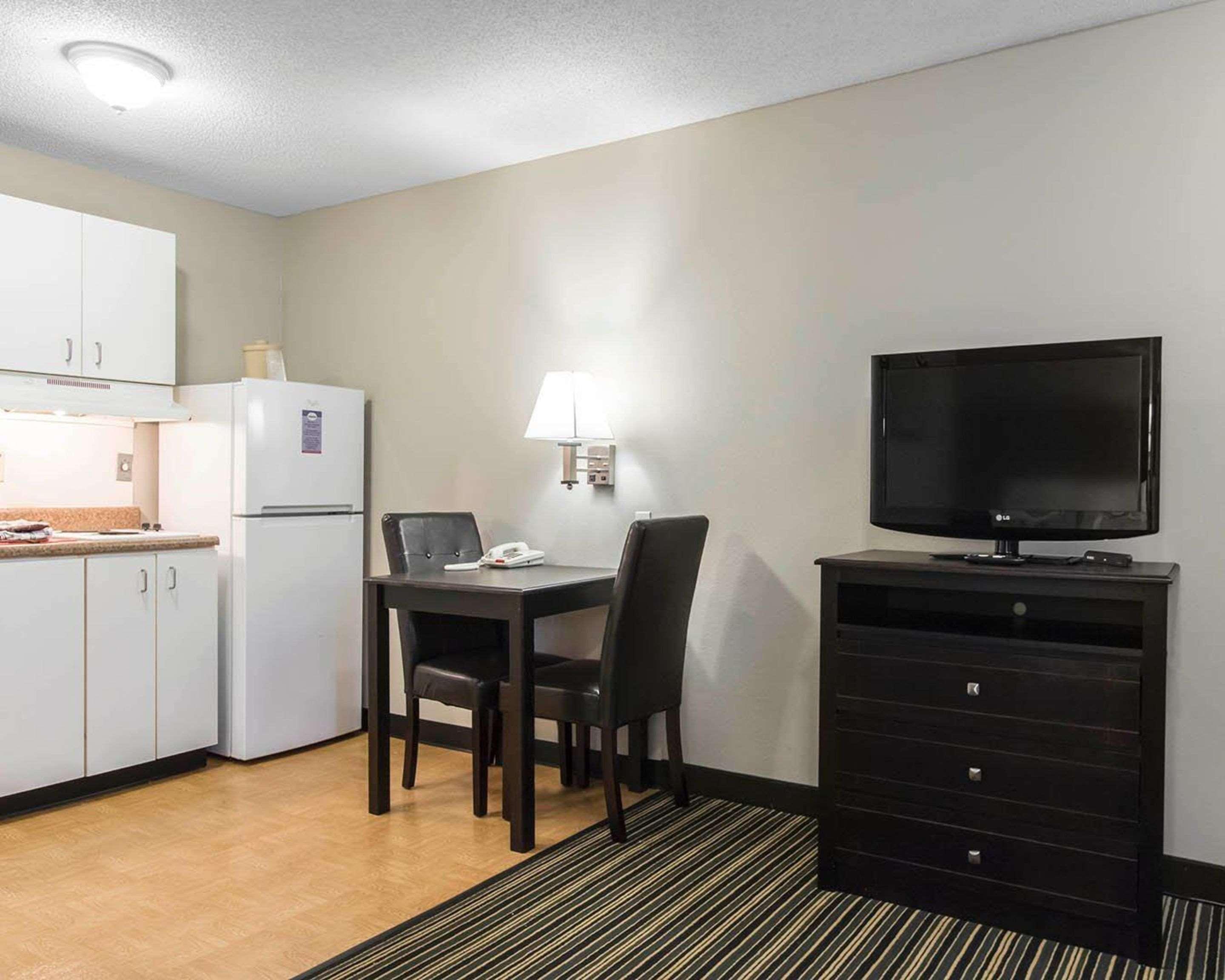 Suburban Extended Stay Hotel Naval Base Area Warrington Bagian luar foto