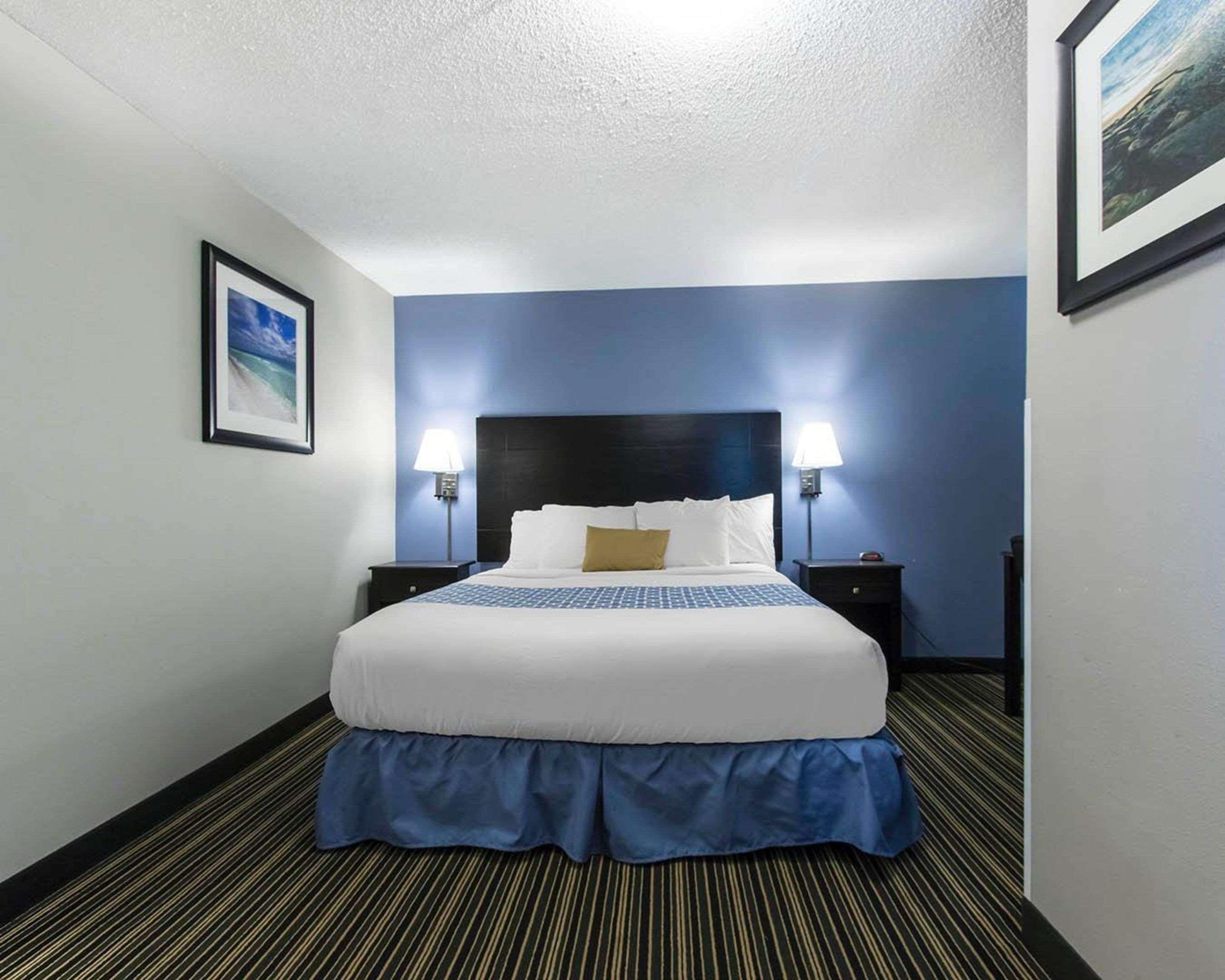 Suburban Extended Stay Hotel Naval Base Area Warrington Bagian luar foto
