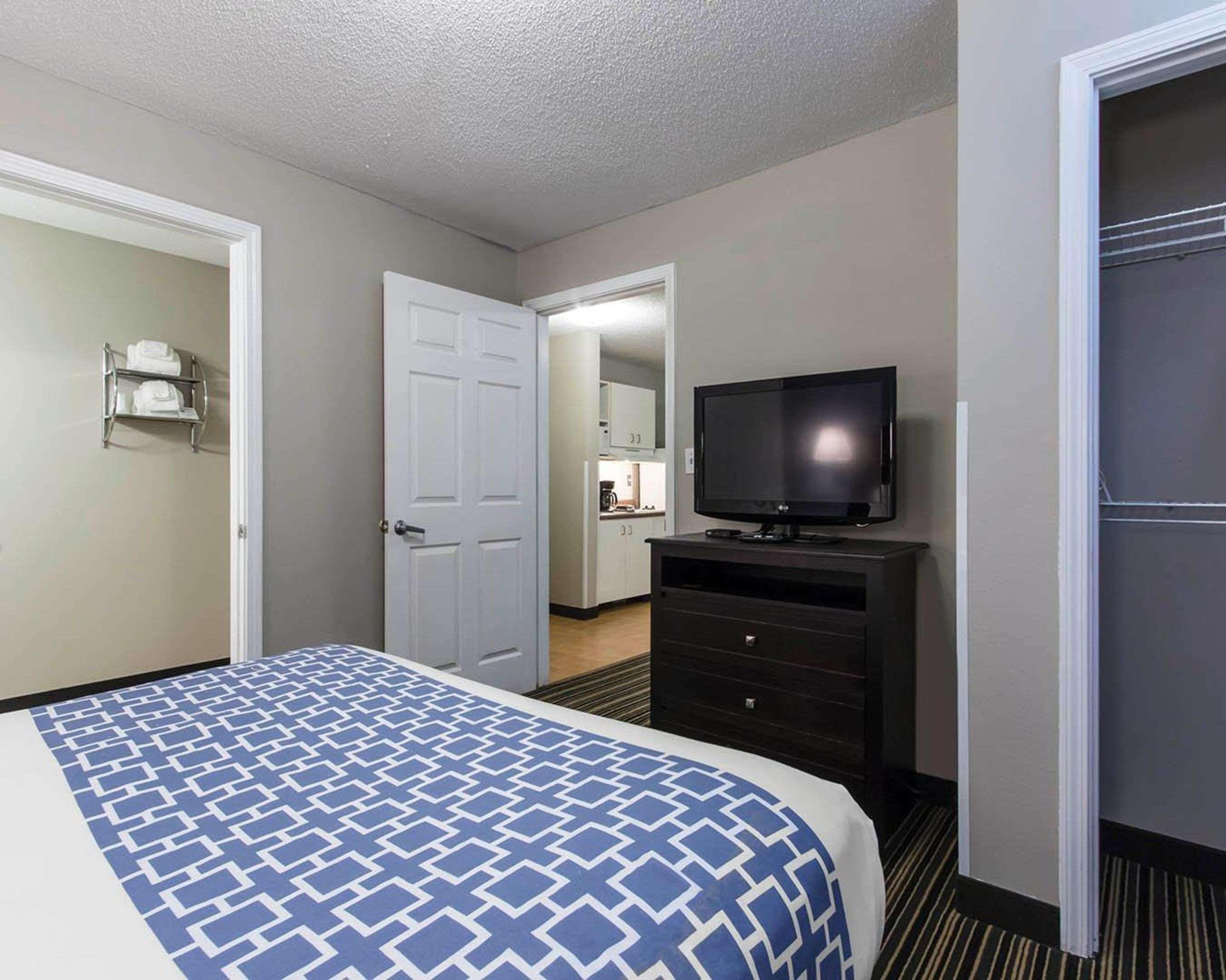 Suburban Extended Stay Hotel Naval Base Area Warrington Bagian luar foto