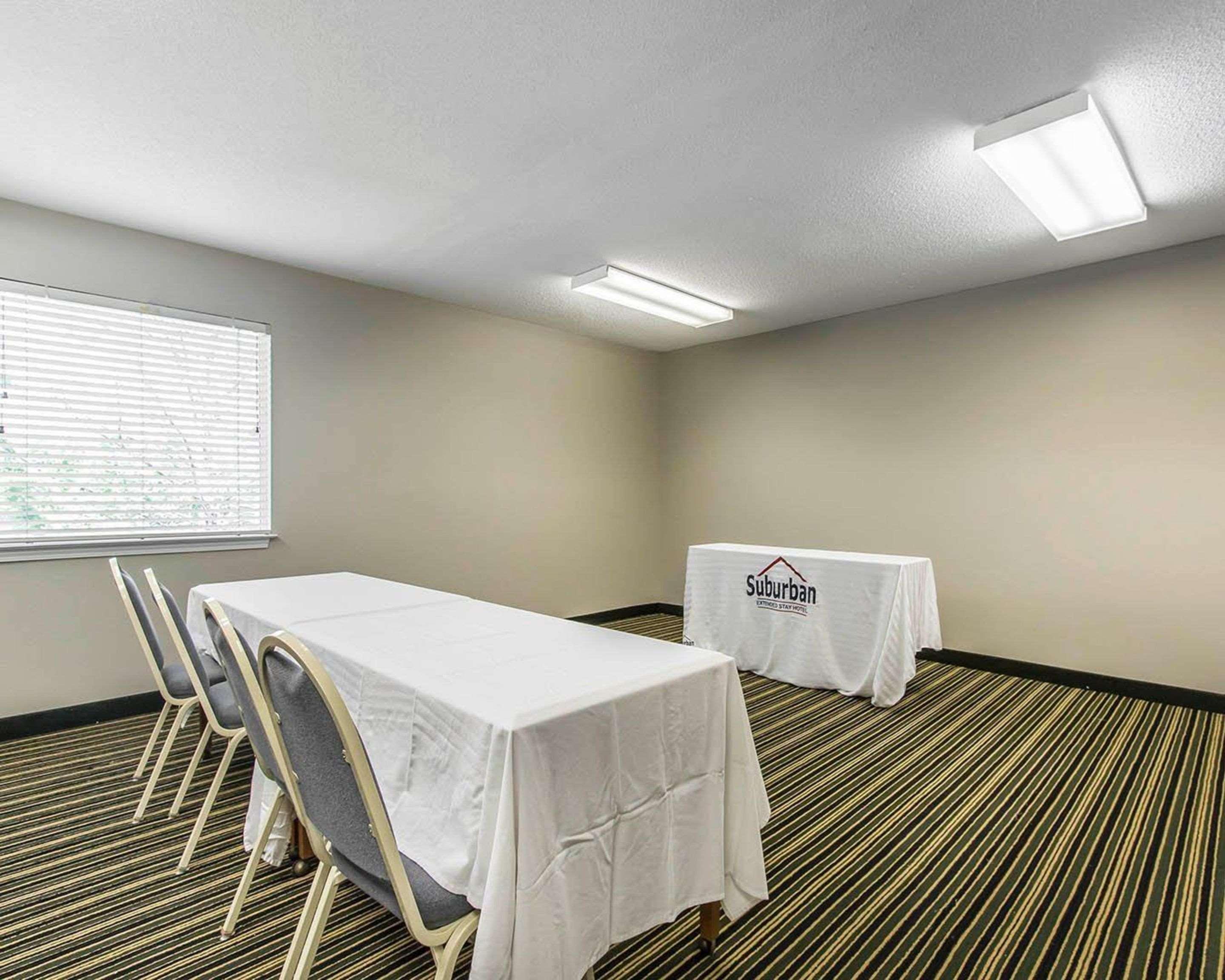 Suburban Extended Stay Hotel Naval Base Area Warrington Bagian luar foto