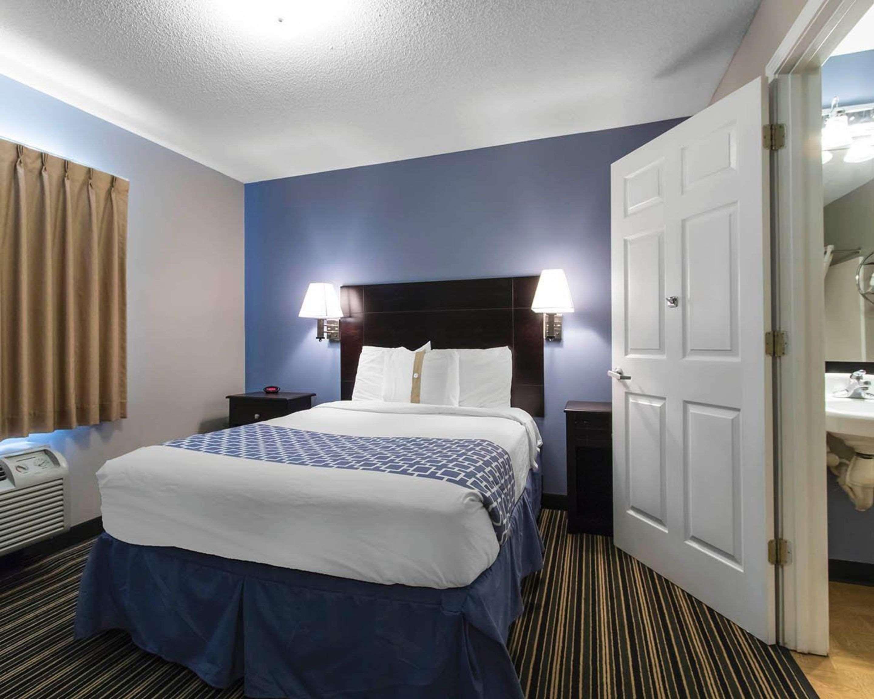 Suburban Extended Stay Hotel Naval Base Area Warrington Bagian luar foto