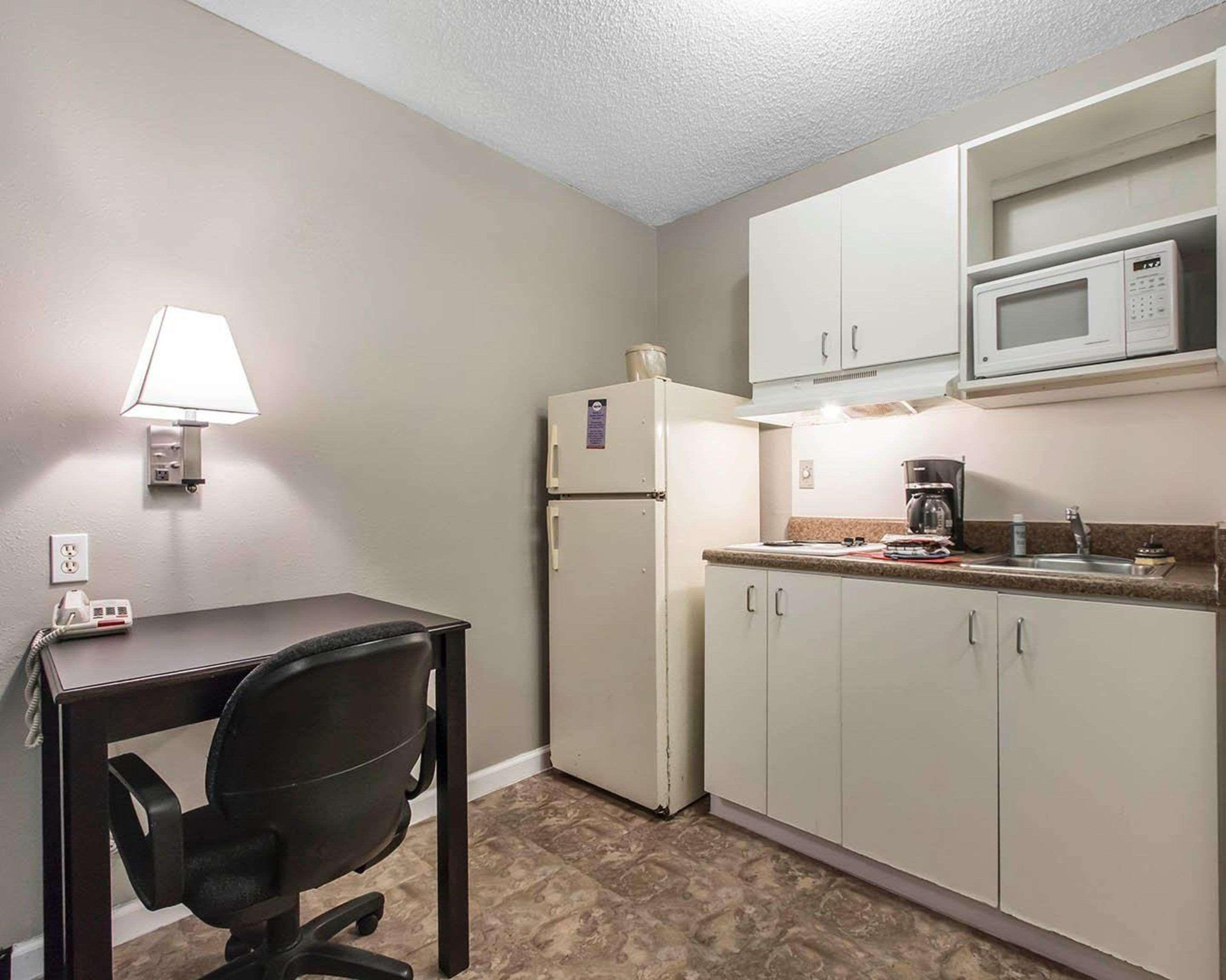 Suburban Extended Stay Hotel Naval Base Area Warrington Bagian luar foto